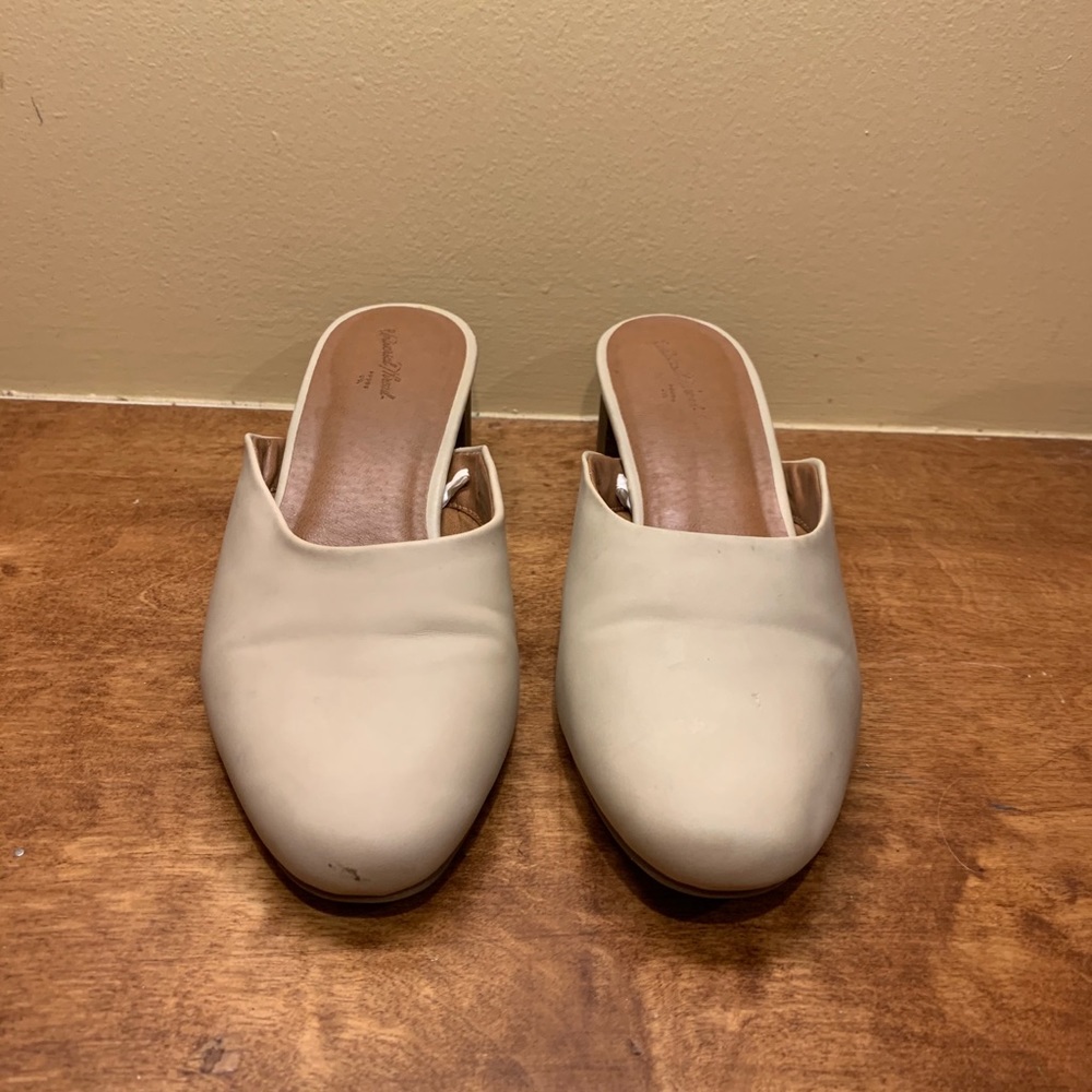 Universal Thread Sandals